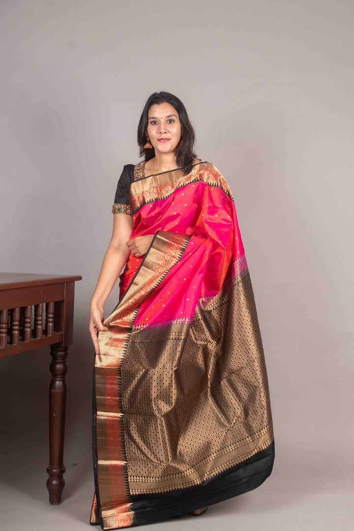 Dual Tone Pink And Black Korvai Silk Saree