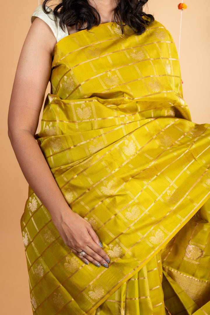 Sampanga green borderless pure silk saree