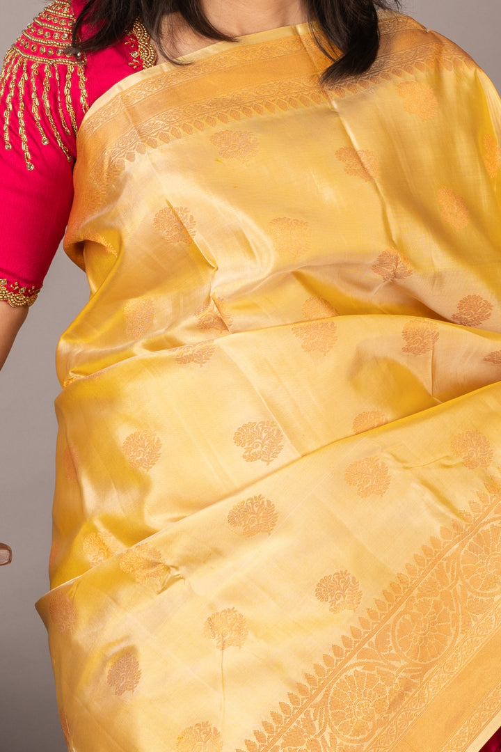 Offwhite magenta pink kanchipuram silk saree