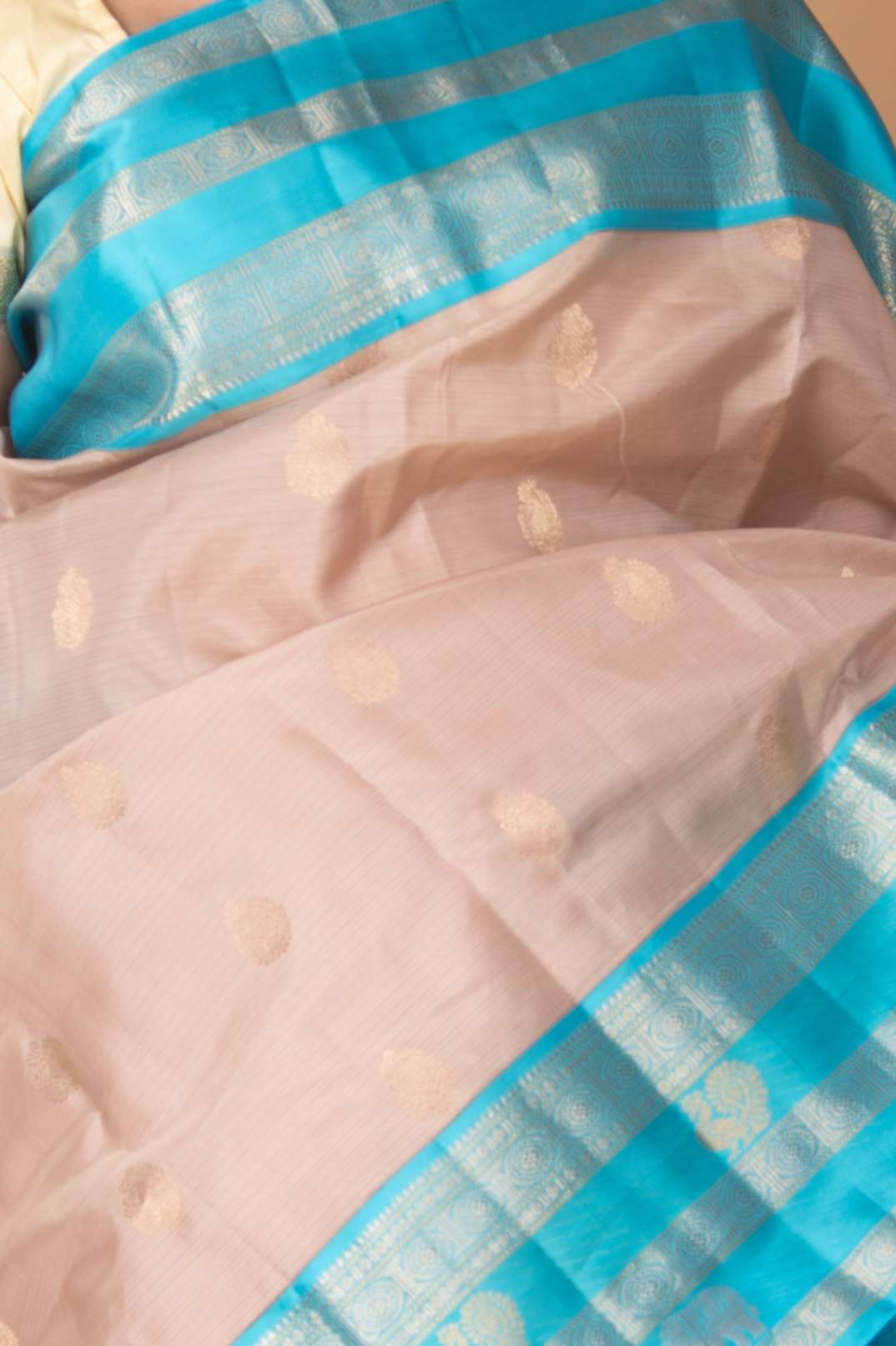 OffWhite and Anandha Blue Vairaoosi Silk Saree