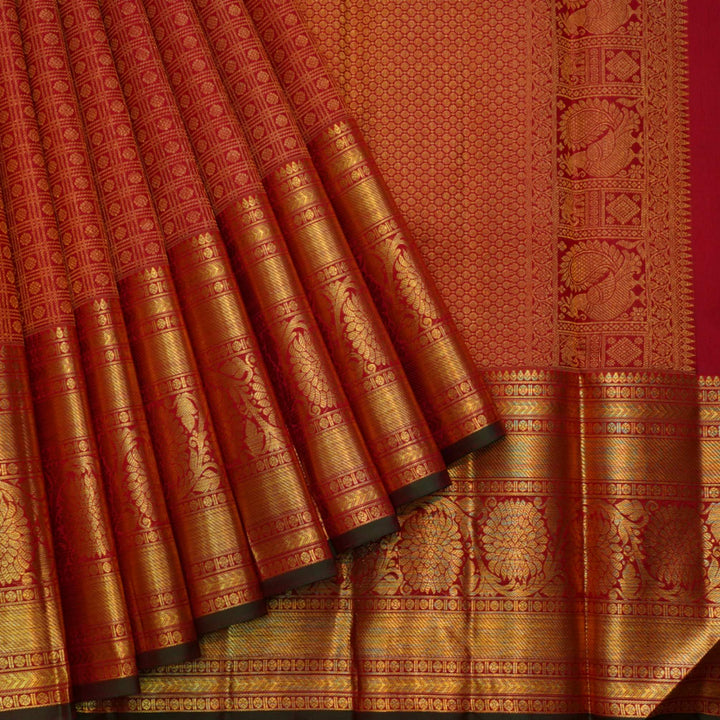 Red kanchipuram saree