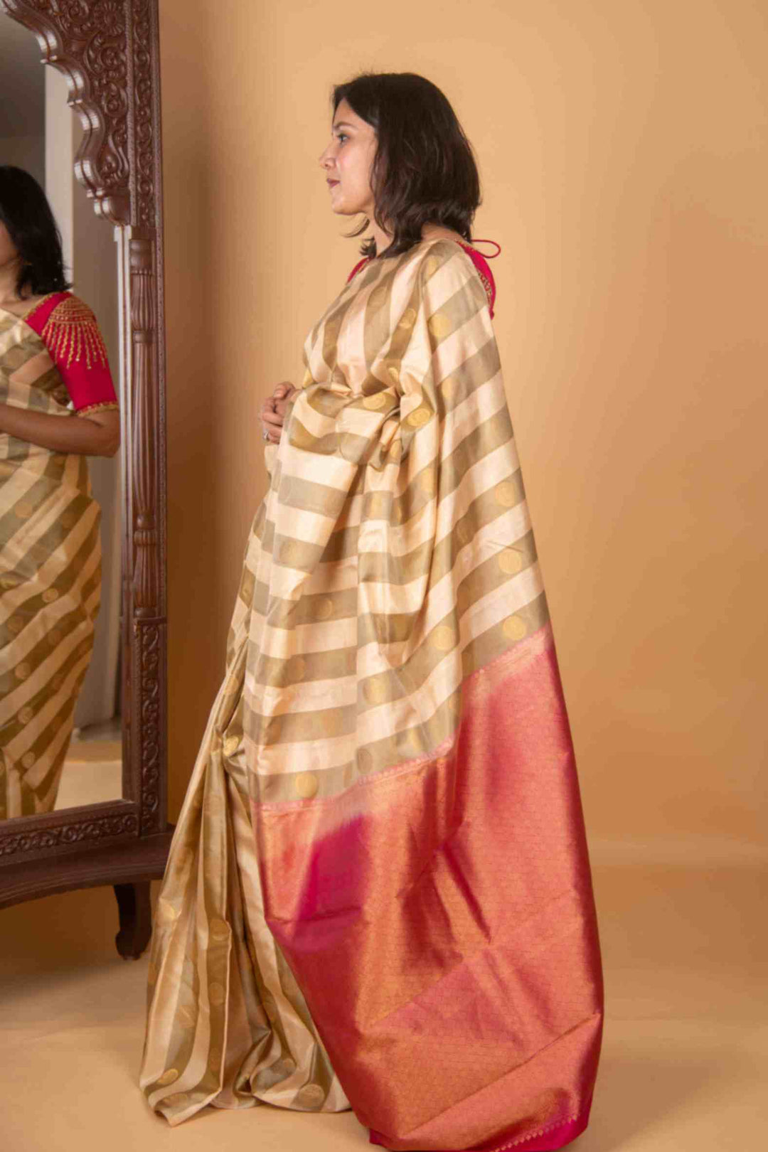 Offwhite and Pink Boderless Silk Saree