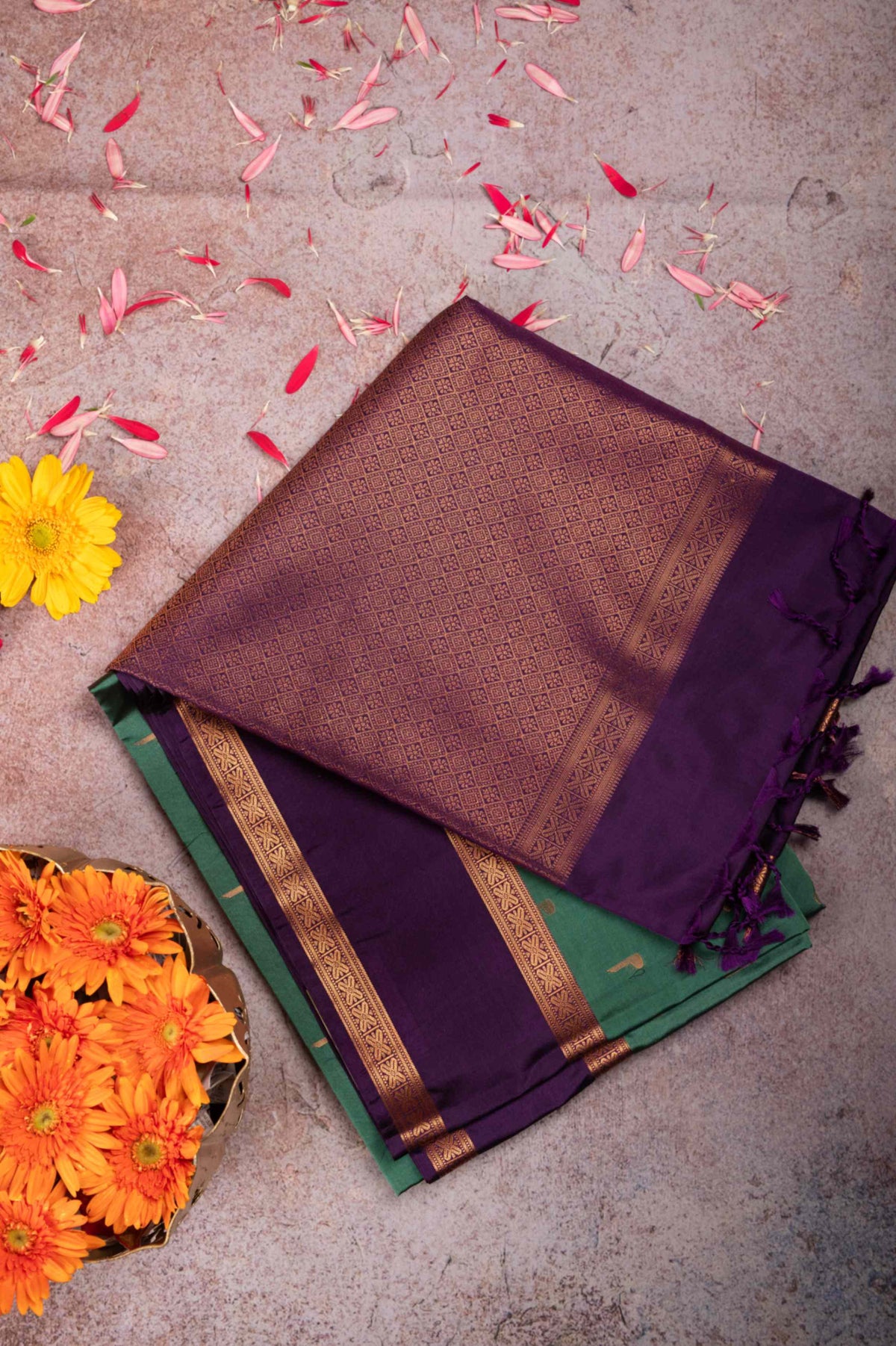 Green Retta Pettu Semi Soft Silk Saree